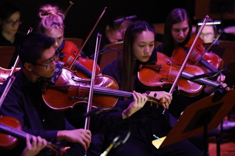music students playing violins